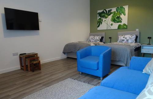 Modern Barn Conversion - Photo 17