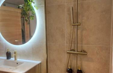 Suite Bali et sauna privé - vidéo projecteur - escapade romantique-centre - Foto 31