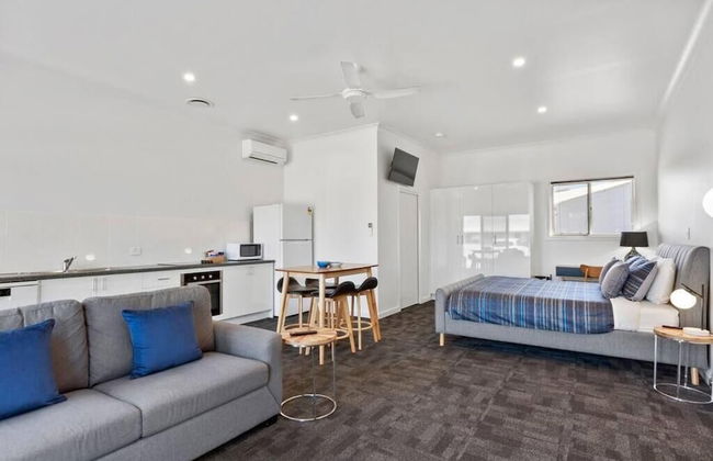 Port Lincoln Shark Apartments - Photo 2
