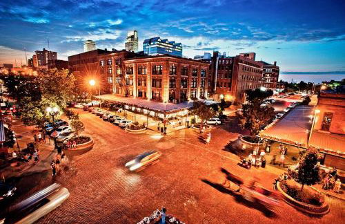 Historic Omaha Manor DT Near Zoo and Pool Table - Foto 48