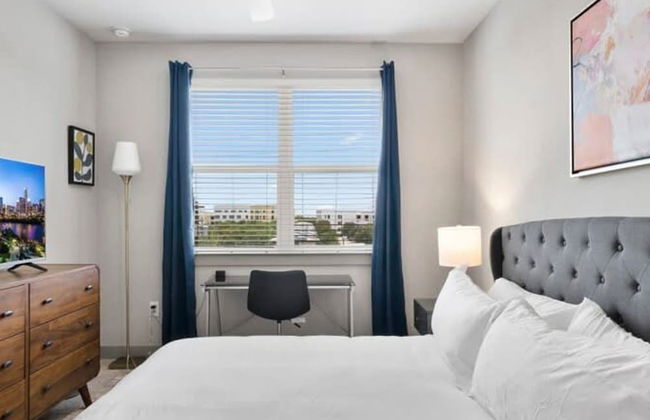 Modern 1BR King Suite Close to Downtown w Fast Wifi - Foto 36