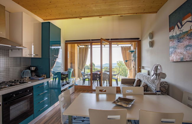 Blue Villa With Shared Pool and Private Garden Near Salò - Photo 13