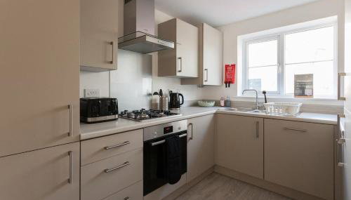 Runcorn Spacious Modern 3 bedroom House, 4 beds, On site Parking, Long stay deals - Foto 5