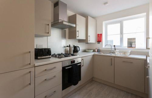 Runcorn Spacious Modern 3 bedroom House, 4 beds, On site Parking, Long stay deals - Foto 5