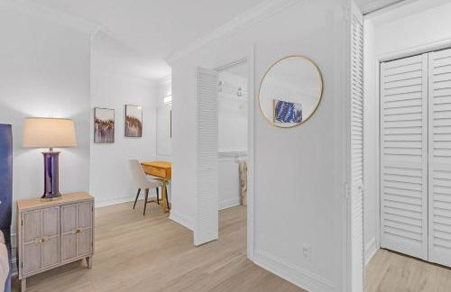 Waterfront 2BR Escape - Pool, Gym & Balcony with Intracoastal Views - Foto 19