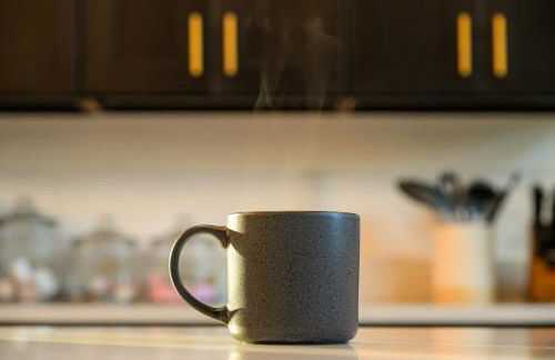 NEW Farmhouse-Chic Cabin with Hot Tub & Firepit - Foto 15