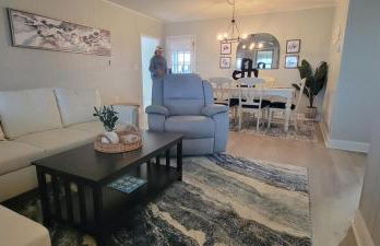 Waterfront home with Private Dock and swimming area, large fenced backyard - Foto 14