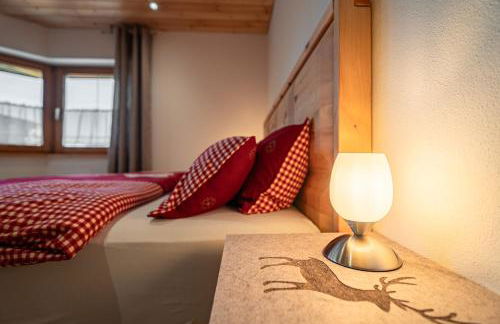 Luxus Chalet im Allgäu - Zirbenholz Schlafzimmer - Terrasse mit Bergblick - Infrarotkabine - Foto 6