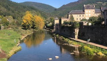 Maisonnette dans son écrin de verdure - Photo 2