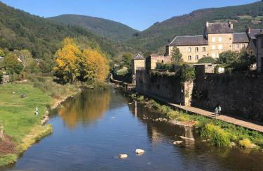 Maisonnette dans son écrin de verdure - Photo 2