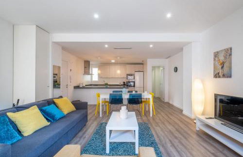 Modern, Stylish Apartment with balcony - Photo 4