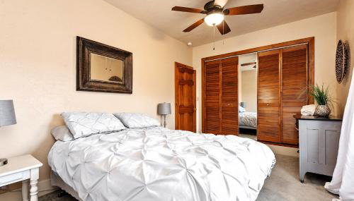 Cheerful Home with Fire Pit where Sleeps 8 - Foto 4