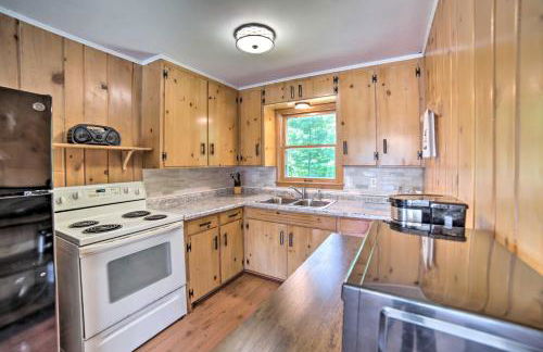 Lakefront Wisconsin Cottage with Dock and Hot Tub! - Foto 7