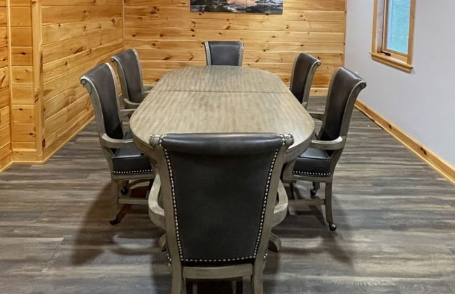 Nature lovers dream! Steps from fishing plus 140 acres of hiking! 4 Bedroom Home by RedAwning - Foto 17