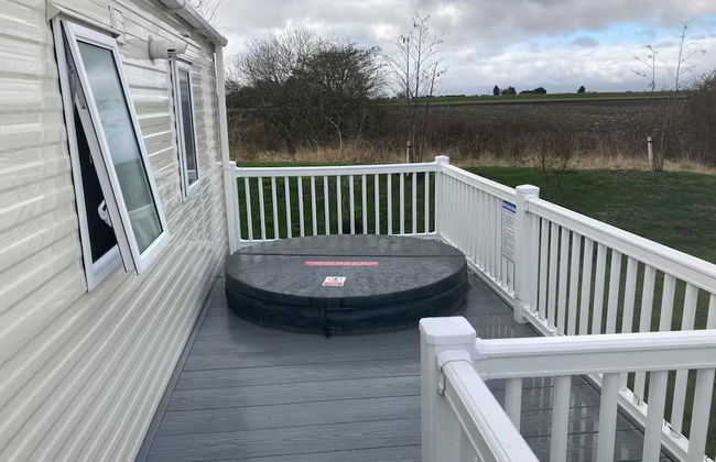 Caravan-sleep8-hottub-freep-balcony-familyfriendly - Foto 11