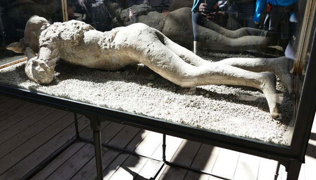 Moulages en plâtre des corps enterrés des habitants de Pompéi