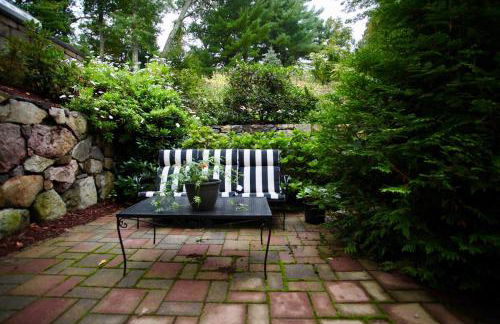 Peaceful 2BR near US Route 1 and Boston - Photo 13