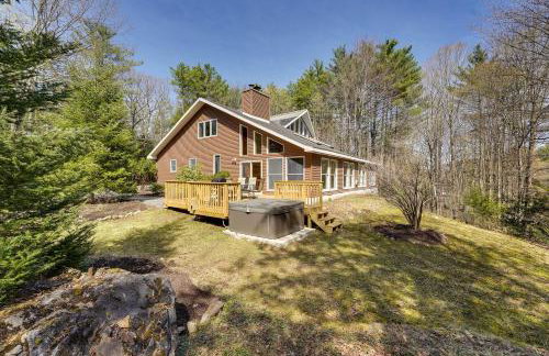 Lake George Oasis with 9 Acres, Hot Tub and Game Room! - Foto 3