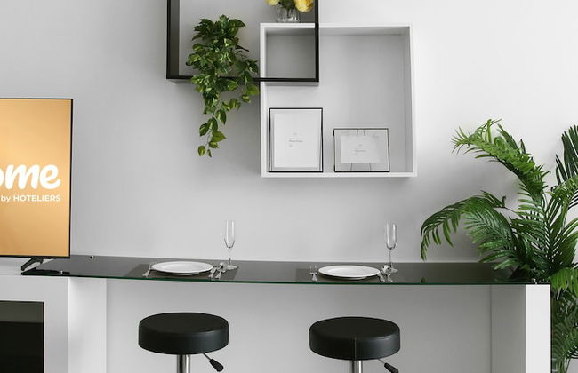 Elegant Studio Golf Course View Bnbmehomes - Photo 14