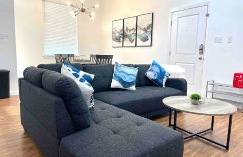 NEW! 5 min from Mall, Airport, and Dinning! - Foto 1