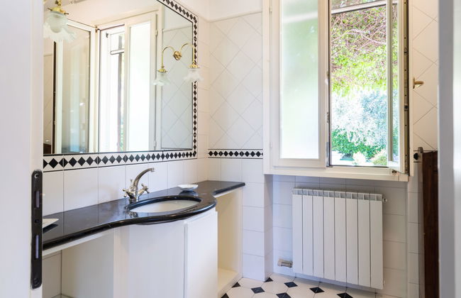 8 bedroom House in Diano Castello with private pool and garden - Photo 19