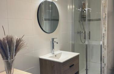 Face Mer vue d'exception Studio rénové au 9ème étage - Photo 10