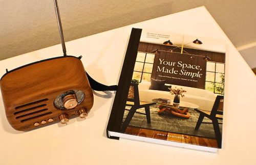 Luxe King Suite, Cozy Sectional, Gym, Pool, U of A - Photo 18