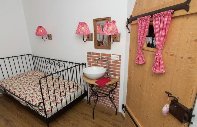 Quaint Holiday Home in Feldwies near Ski Area - Photo 6