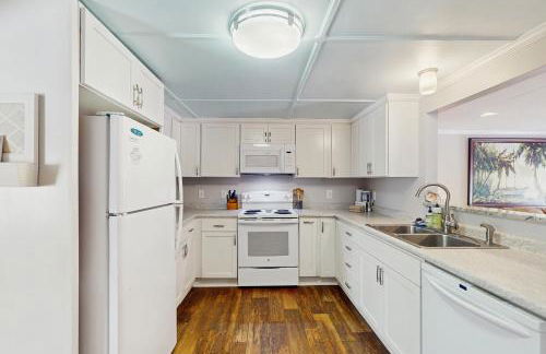 Dog-friendly coastal home with enclosed yard and boat parking available - Foto 9