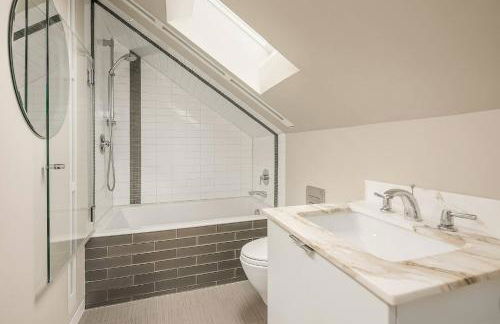 Refined Seattle Craftsman - Perfect Family Retreat near Parks, Zoo & UW - Foto 17