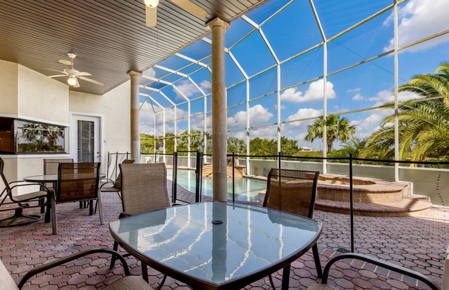 Stunning Large 7 bed Home With Private Pool, Spa, Balcony, Cinema Room, Fitness Suite and Able to see the Disney Fireworks - 467 - Foto 26