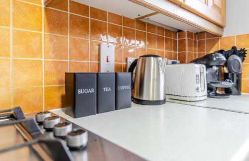 Modern Three Bedroom House Free parking wifi - Foto 13