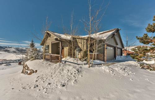 Private Hot Tub, Minutes to Ski, Cozy Getaway, Beautiful Condo- Large 3BR, Private Garage! - Photo 1