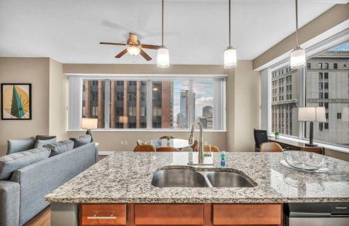 Luxury High-Rise w/ City View | Paid Parking | Gym - Photo 13