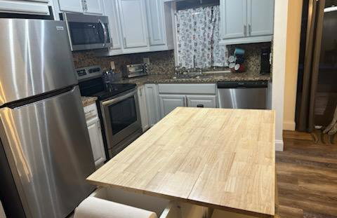 Whole House+Renovated+Pool+Lanai+BBQ+Close to All - Foto 24