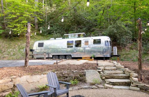 Airstream w Bathtub, River, & Hot Tub - Foto 36