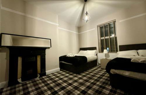 Large Luxury 4 bedroom home with parking - Foto 48