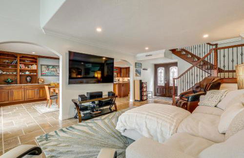 Chic Coastal Home with Outdoor Oasis in Oxnard! - Foto 3