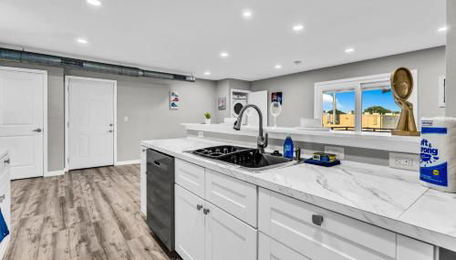 Relaxed 2BR Condo Close to Dining and Entertainment - Foto 3