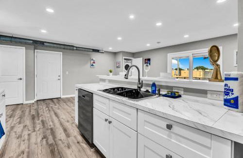 Relaxed 2BR Condo Close to Dining and Entertainment - Foto 3