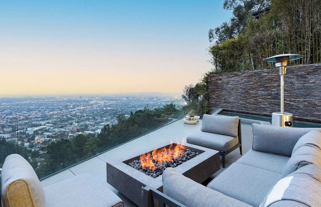 Hollywood Overlook by Avantstay Private Pool + Hot Tub Panoramic Views - Photo 15