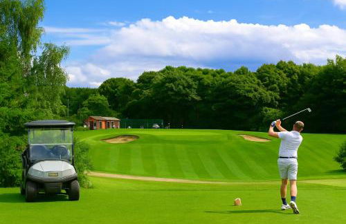 Central Apt With Balcony - Walk to Bars & Stations - Foto 41