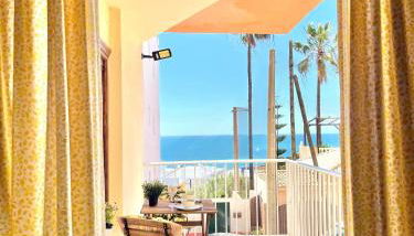 GATU Villa Cielo y Mar junto la playa, terraza , wifi y vista al mar ," Preferente mayores de 25 años y familias " - Foto 5