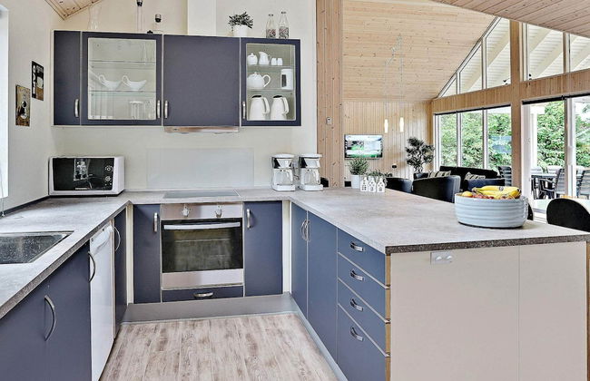 Pet Friendly Holiday Home in Dronningmølle near Sea - Foto 19