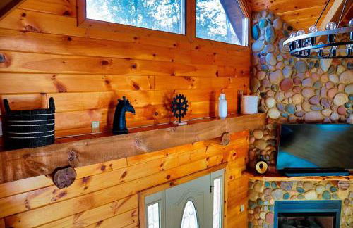 Luxury Cabin with Heated Pool, Hot-Tub & Deluxe Outdoors - Photo 8