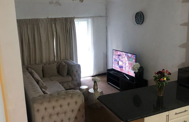 Inviting 3-bed Apartment in Edenvale - Photo 9