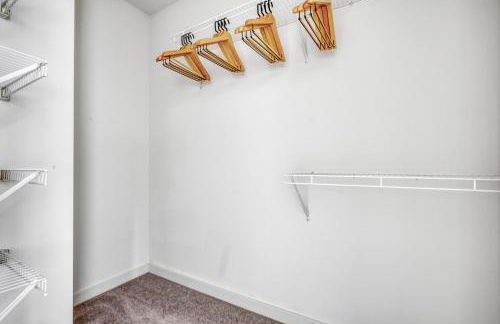 Downtown Bellevue 2BR w WD Storage nr Shops SEA-318 - Foto 18