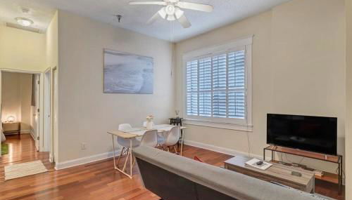 LT Stay Discounts! Cozy 2 BR Apt - Pet Friendly! - Foto 2