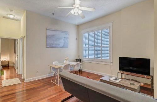 LT Stay Discounts! Cozy 2 BR Apt - Pet Friendly! - Foto 2