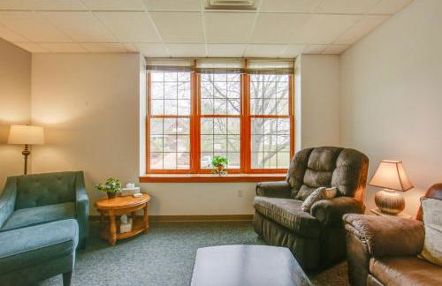 Pet-Friendly New Kensington Apt with Shared Perks - Foto 5